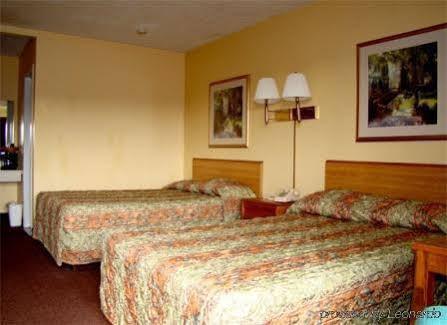 Fairview Inn & Suites エクステリア 写真